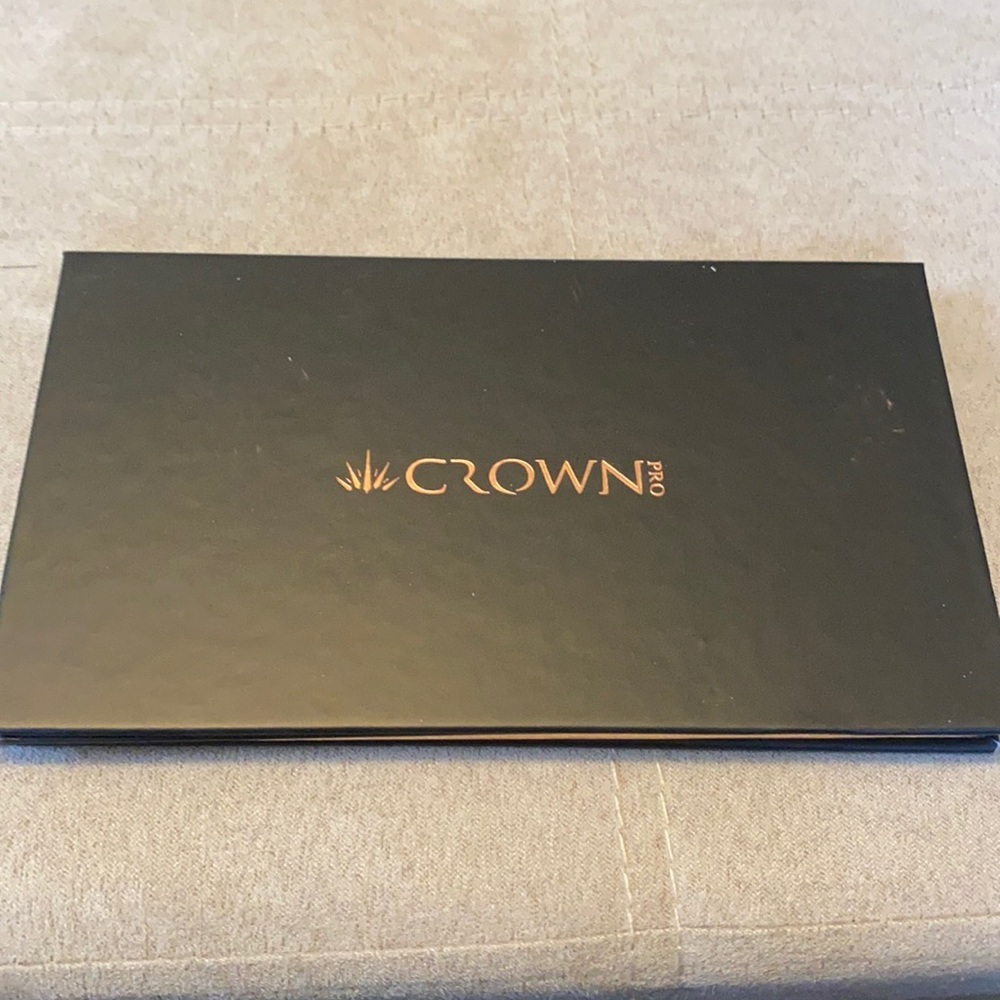 NWOB Crown pro eyeshadow palette